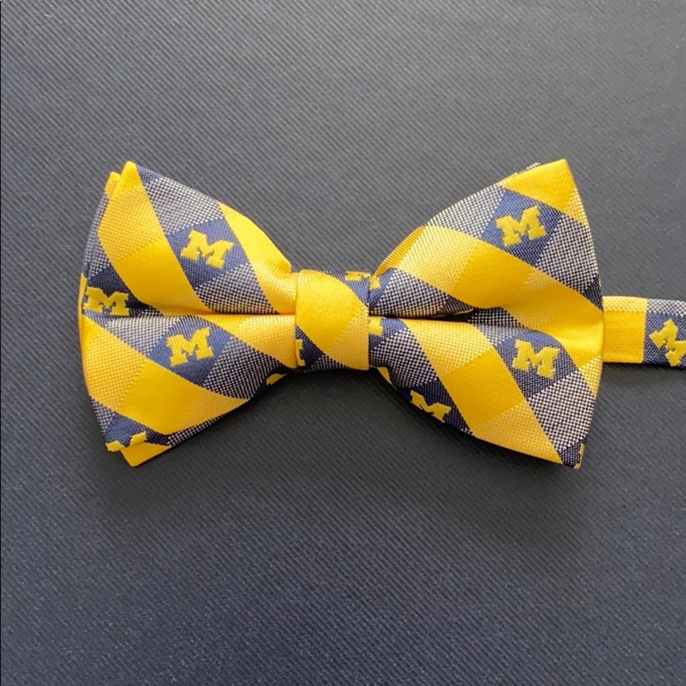 Michigan Pre-Made Bow Tie
